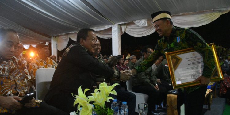 Bupati Lampung Timur Raih Penghargaan Bakti Ekonomi Desa dari Kemendes PDTT
