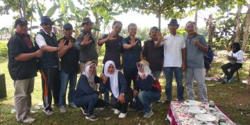 Dharamawan S.E. BCAD Partai Nasdem Didampingi Ketua DPC Partai Nasdem Kecamatan Trimurjo Margiyanto Senam Bersama