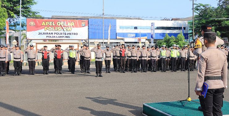 Wujud Pembinaan Masyarakat, Kapolres Metro Pimpin Gelar Apel “Polisi RW”