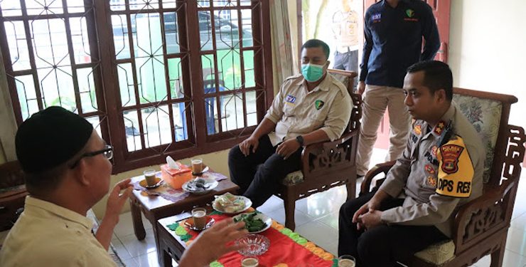 Kapolres Besuk Anggota Yang Sakit Sebagai Wujud Kepedulian