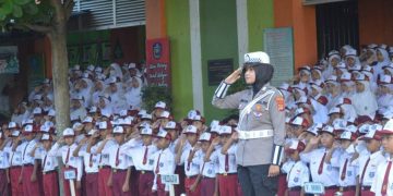 Polwan Cantik Polres Pringsewu Ajarkan Keselamatan dan Anti-Bullying di Sekolah