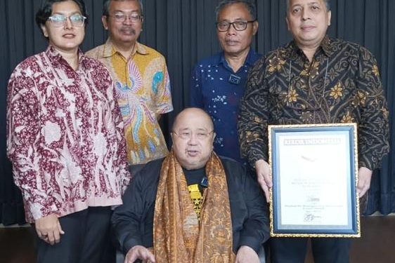 Di Gedung Jaya Suprana Institute, SMSI Paling Awal Menerima Penghargaan MURI