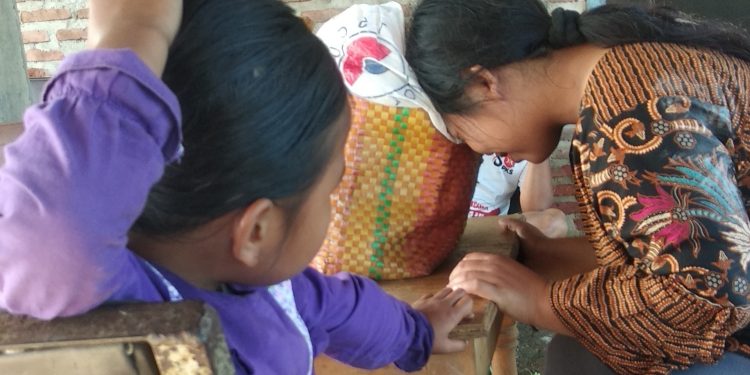 Camat Kecamatan Trimurjo, Bantu IRT Bingung Pulang