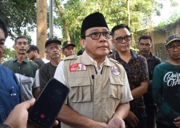 Walikota Metro Wahdi Sirajuddin bersama keluarga Qurban