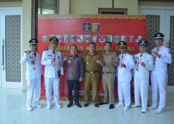 Bupati Lampung Tengah Raih Penghargaan Anubhawa Sasana Desa/Kelurahan Sadar Hukum dari Kantor Wilayah Kementrian Hukum dan HAM Provinsi Lampung