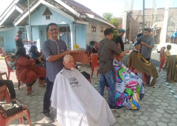 Camat kecamatan Trimurjo bersama Komunitas peduli Trimurjo dan Paramec open donasi Untuk warga Tempuran.