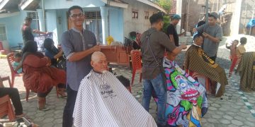 Camat kecamatan Trimurjo bersama Komunitas peduli Trimurjo dan Paramec open donasi Untuk warga Tempuran.