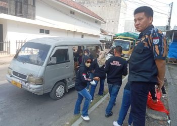 Lagi…!!! DPD Pekat IB Kota Metro Bagikan Ratusan Nasi Kotak Di Jumat Mubaraq