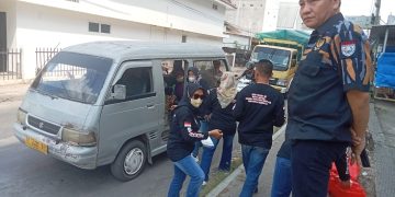 Lagi…!!! DPD Pekat IB Kota Metro Bagikan Ratusan Nasi Kotak Di Jumat Mubaraq