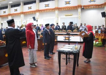 Sidang Paripurna DPRD Kota Metro Ria Disumpah Janji Sebagai Ketua