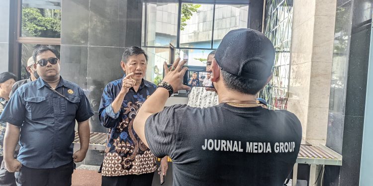 Astaga,… Wartawan Senior Hartanto Boechori Dilaporkan Pengusaha Malaysia Terkait Artikel Investigasi yang Viral