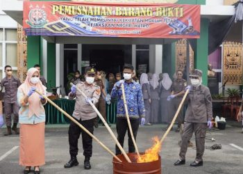 Jelang akhir tahun 2024, Kejari Metro Musnahkan Barang bukti Dari 72 Perkara