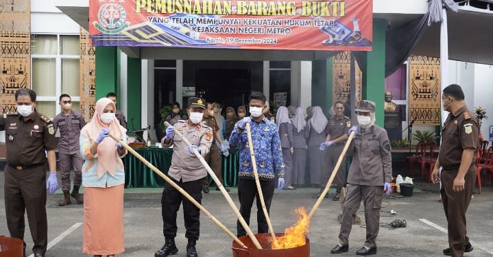 Jelang akhir tahun 2024, Kejari Metro Musnahkan Barang bukti Dari 72 Perkara