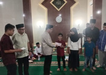 Tim II Safari Ramadhan Salurkan Bantuan Rp 21 Juta untuk Masjid Adz Dzikir