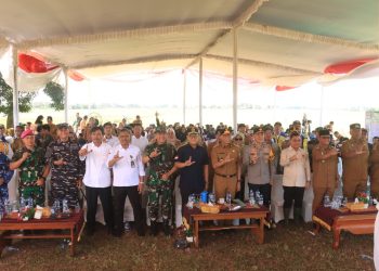 Gebernur Lampung Rahmad Mirzani Djausal Panen Raya di kelurahan Adipuro Kecamatan Trimurjo