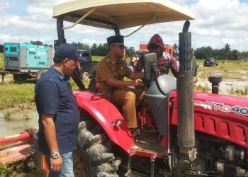Bupati Lampung Tengah Ardito Wijaya dampingi Gebernur Lampung Rahmad Mirzani Djausal Panen Raya