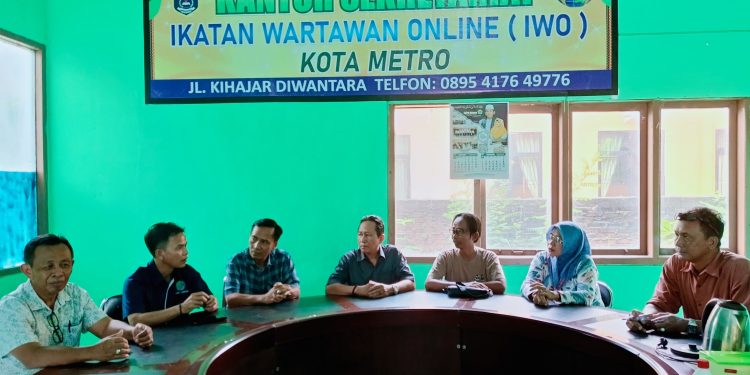 PW.IWO provinsi dan PD.IWO  Kota Metro bahas program kerja kedepan di sekretariat PD.IWO kota Metro   PW.IWO Provinsi Lampung: Sambangi PD.IWO Kota Metro bahas program kerja dan pelantikan