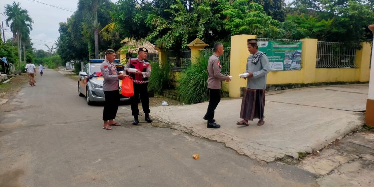 Makan Gratis Polsek Metro Selatan Disambut Antusias Jamaah Al Huda