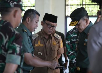 Bupati Lampung Tengah dr.Ardito Wijaya Tandatangani Hibah Tanah