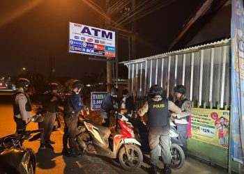 Ciptakan Sitkamtibmas yang Kondusif, Tim Patroli Polres Metro Lakukan Pemeriksaan kendaraan