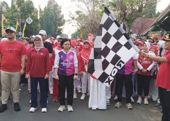 H.Bambang Lepas Ribuan Peserta Jalan Sehat dalam Rangkaian HUT Kemerdekaan RI ke-80