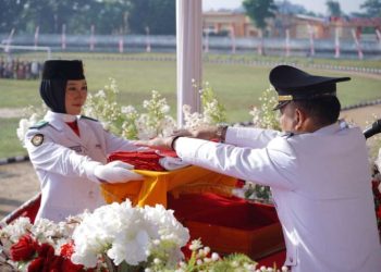 Walikota Metro H Bambang Menjadi Inspektur Upacara HUT Kemerdekaan RI Ke-80 Di Stadion Tejosari Metro