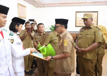 Bupati Lampung Tengah, Ardito Wijaya Bersama Wakil Bupati I Komang Koheri, Menerima Audiensi Paskibraka Kabupaten Lampung Tengah Yang Telah Bertugas Pada Upacara Peringatan HUT RI