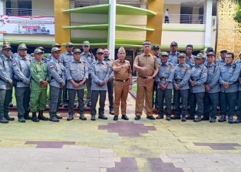 Pemkot Metro Berikan Seragam Baru Untuk Satlinmas