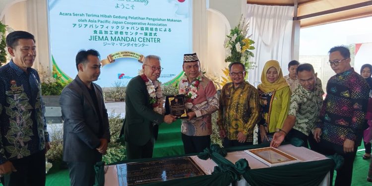 Wali Kota Metro Bambang Iman Santoso Hadiri Serah Terima Hibah Gedung Pelatihan Pengolahan Makanan dari Asia Pasific Japan Cooperative Association