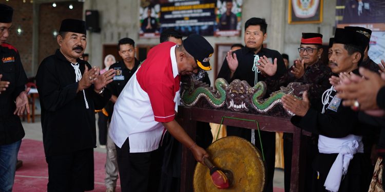 Pelaksana Tugas (Plt) Bupati Lampung Tengah, I Komang Koheri, S.E., M.Sos, Secara Resmi Membuka Kejuaraan Pencak Silat PSHT Cup ke-VII Tahun 2026 Ranting Seputih Mataram, Cabang Lampung Tengah