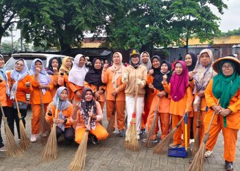 Aksi Nyata Ketua DPRD Metro: Ria Hartini Rangkul Warga Bersihkan Titik Vital Kota