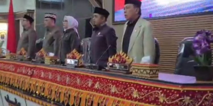 Paripurna DPRD Kota Metro: Wali Kota Serahkan LKPJ TA 2025