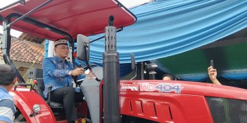 Dorong Kesejahteraan Petani, Wali Kota Metro Turun Langsung Jemput Bantuan 19 Traktor ke Pusat