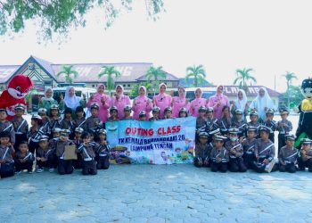 Ceria Belajar Bersama Polisi, TK Kemala Bhayangkari 26 Lampung Tengah Gelar Outing Class